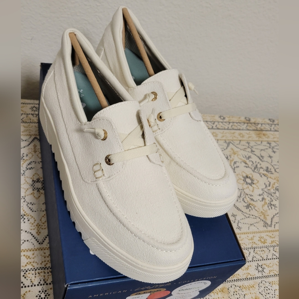 Dr. Scholls get on board white boat shoes
